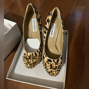 NWB Steve Madden leopard stud heels